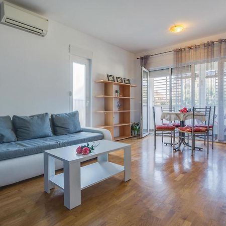 Lovely Apartment In Umag With Kitchen Dış mekan fotoğraf
