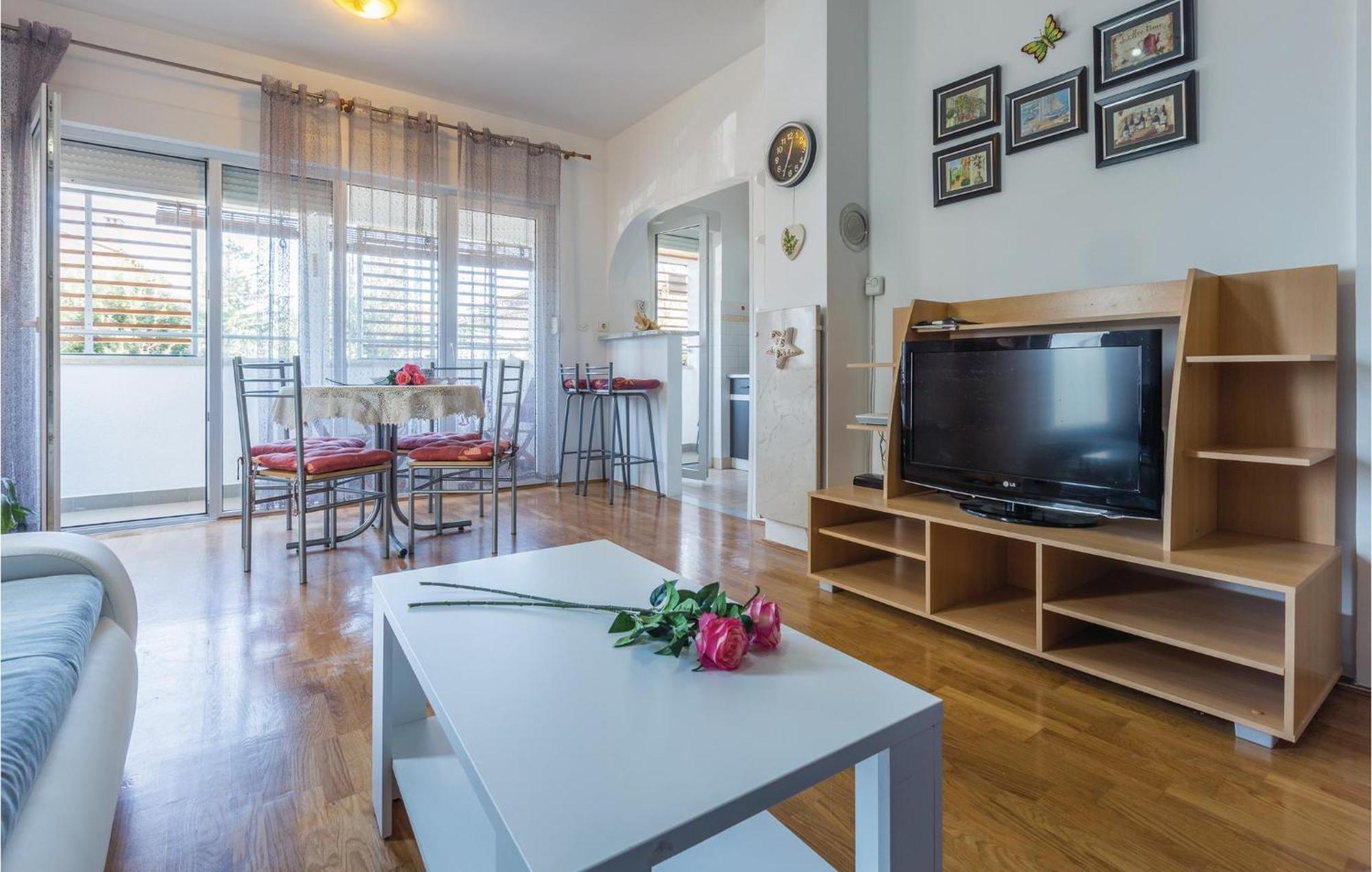 Lovely Apartment In Umag With Kitchen Dış mekan fotoğraf