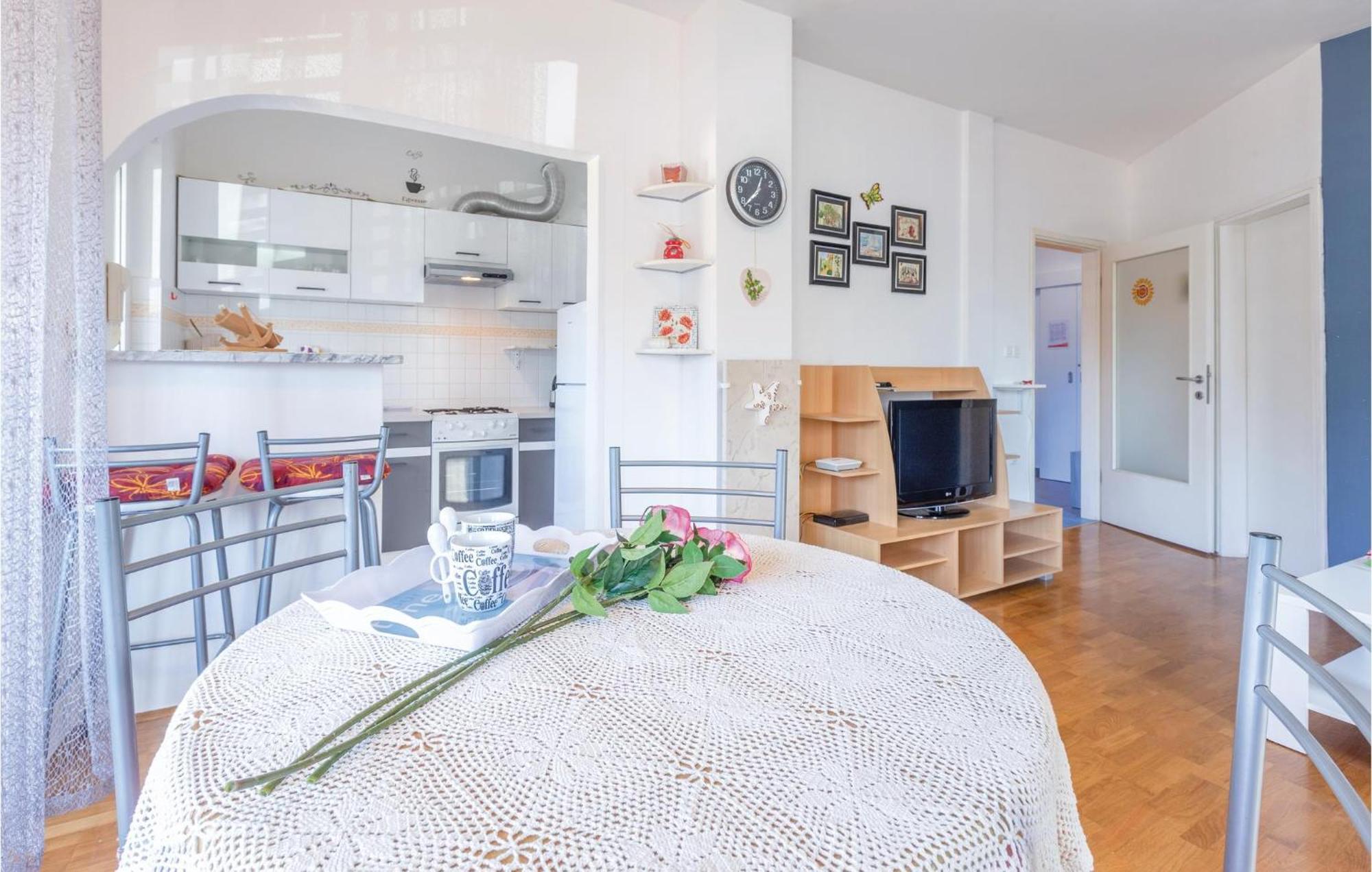 Lovely Apartment In Umag With Kitchen Dış mekan fotoğraf